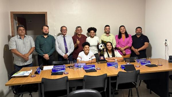 Câmara de Bandeirantes homenageia equipe BFC Feminino após conquista de título regional em Colmeia